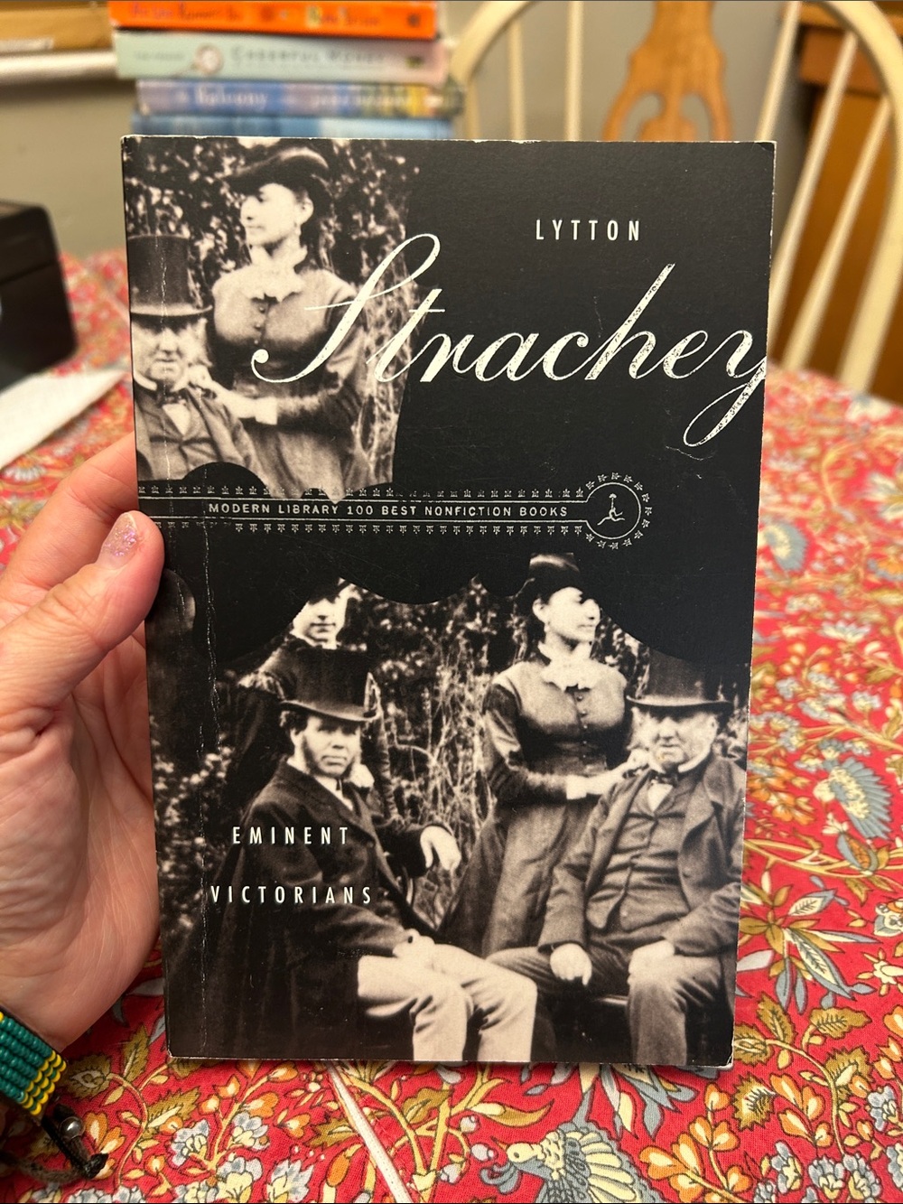 Strachey Eminent Victorians Paperback - Black Cover
